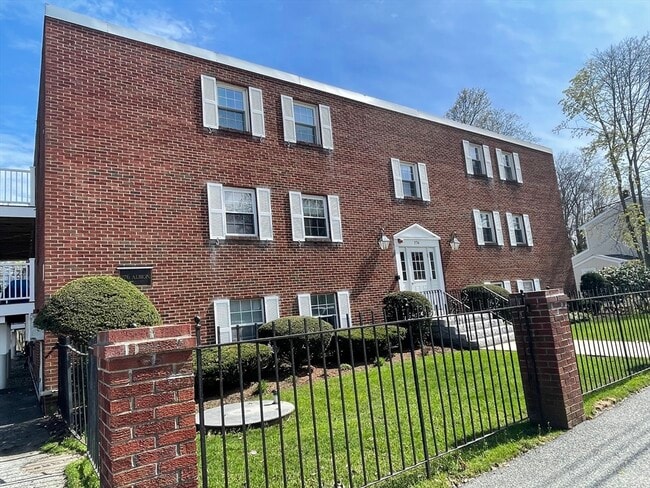 Building Photo - 276 Albion St