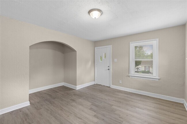 Building Photo - 10194 Imperial Dr