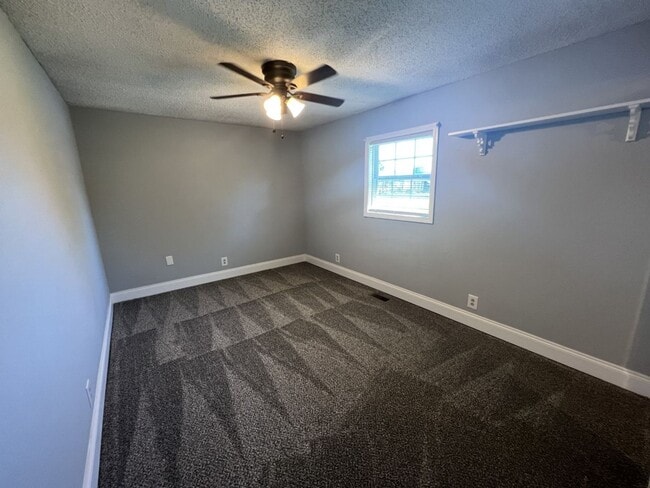 Building Photo - 1550 Old Dover Rd