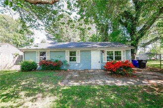 Building Photo - Charming Single Family 3 bedroom Ranch for...