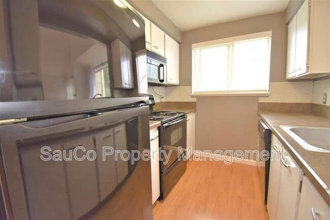 Building Photo - 9964 SW Trapper Terrace