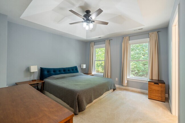 Building Photo - Beautiful Southern Village townhome - Furnished - Mid / Long Term lease options