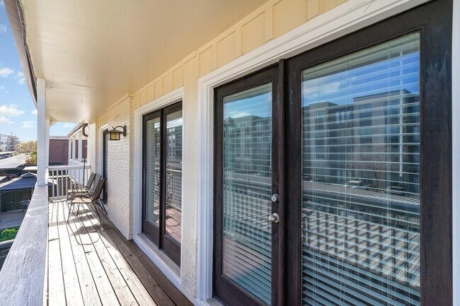 Building Photo - 5934 Sandhurst Ln