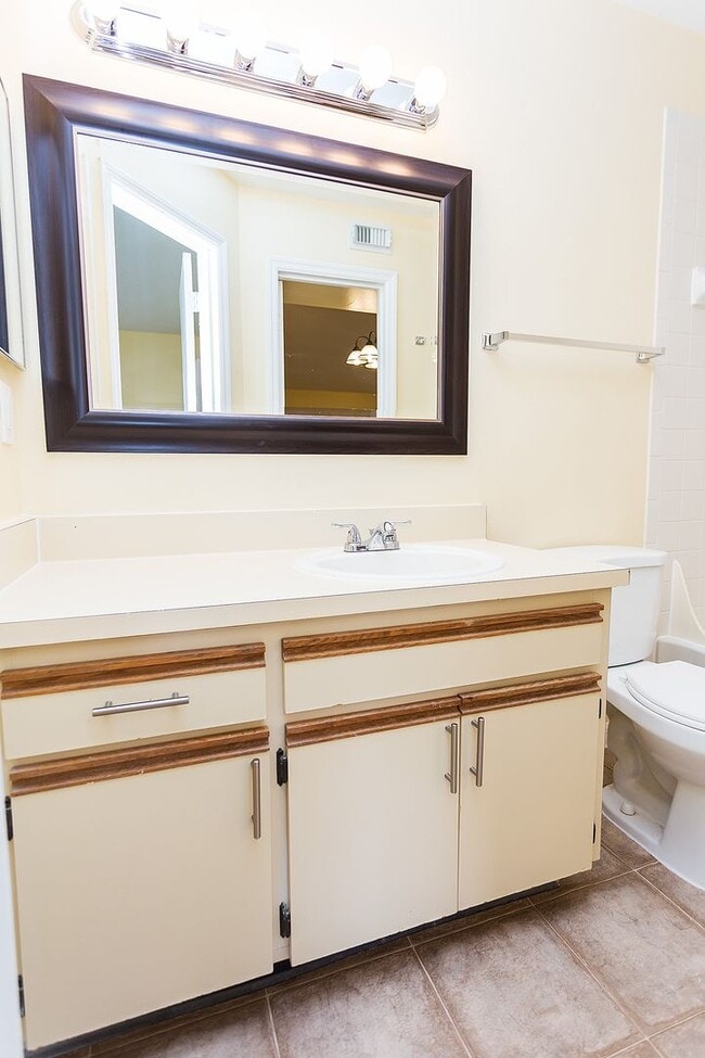Building Photo - 437 Fountainhead Cir