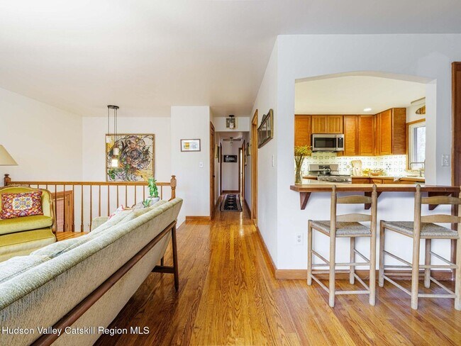 Building Photo - 10 Purdy Hollow Rd