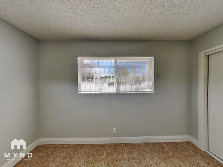 Building Photo - 1165 Hart Ave