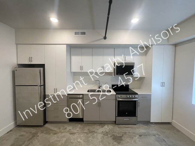 Primary Photo - 1172 Graystone Way