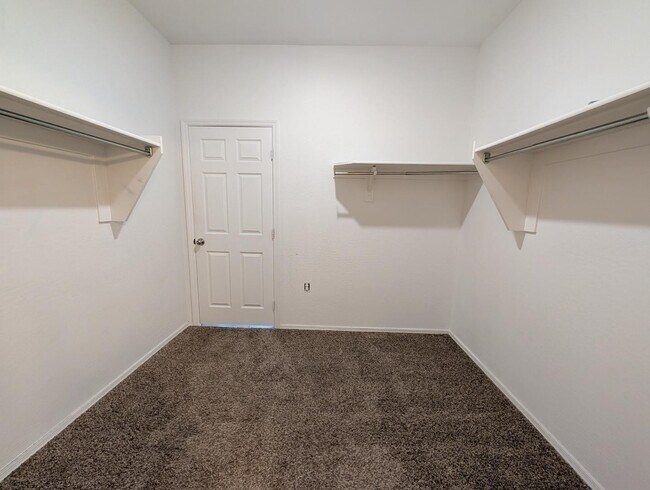 Building Photo - 9407 E Alfalfa Dr