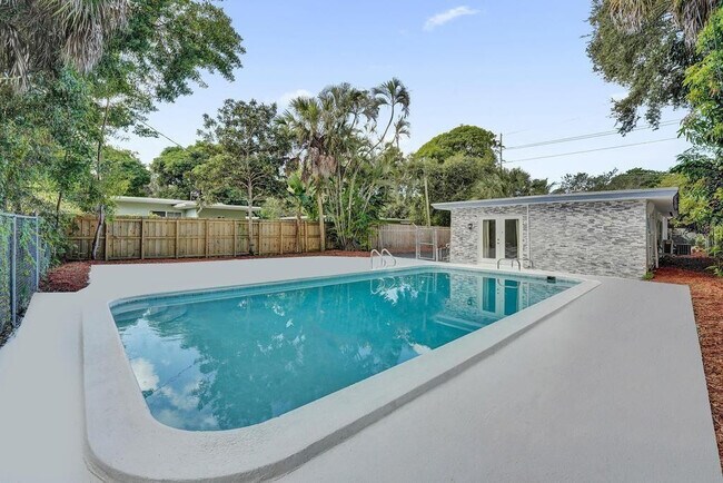 Building Photo - 1836 SW 9th Ave