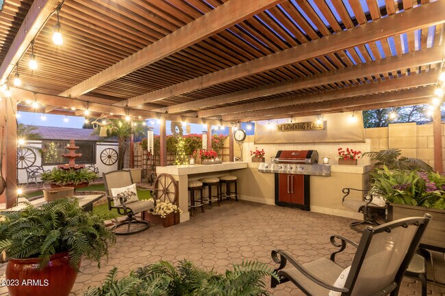 Building Photo - 10853 W Manzanita Dr
