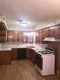 Building Photo - Three Bed / Two Bath Home