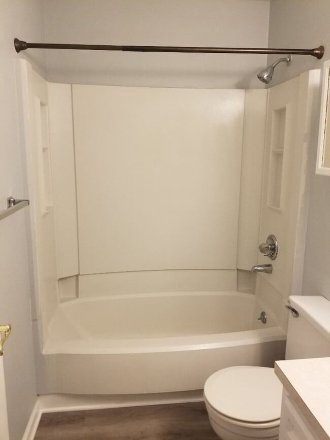 Building Photo - 112 Kelly Ct