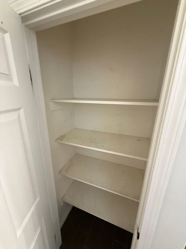 Building Photo - Spacious 4 bed 2 Bath in Desirable NW Bakersfield