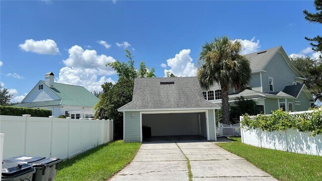 Building Photo - 934 Westpark Dr