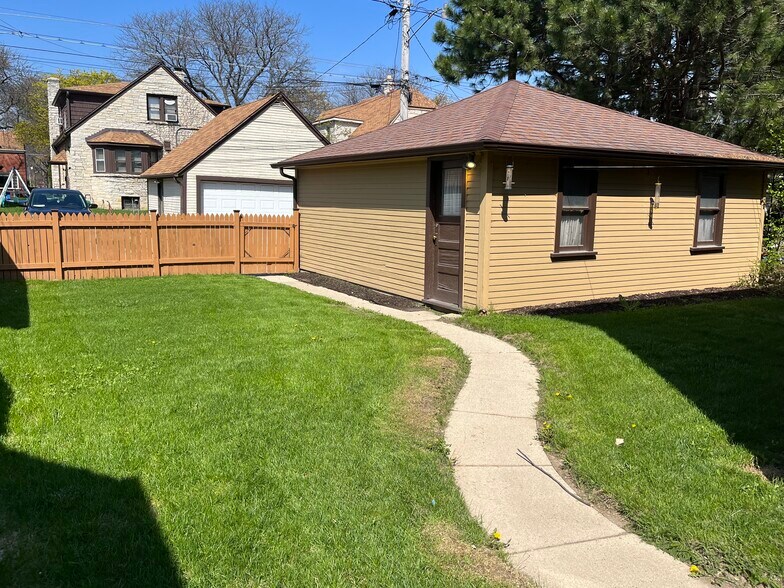Building Photo - 3367 N 53rd St