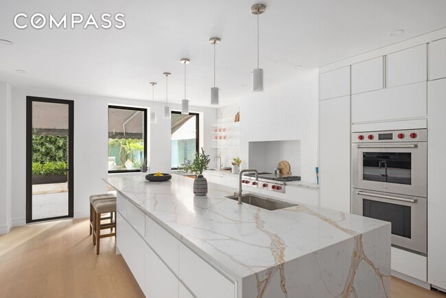 Building Photo - 53 W 85th St