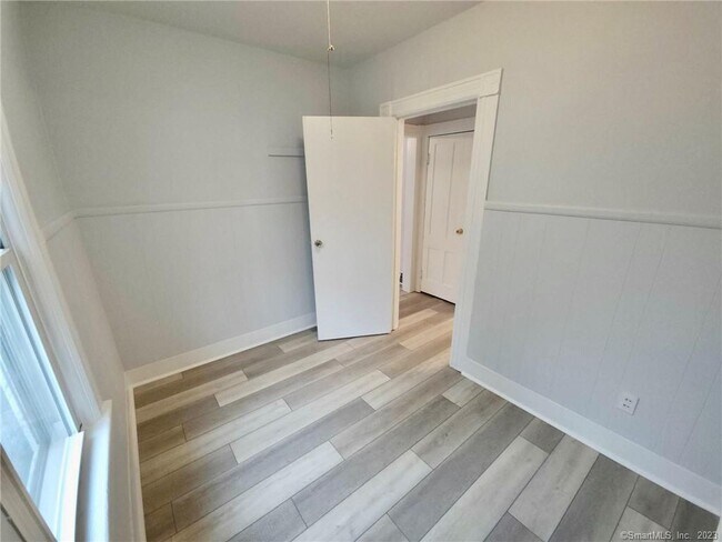 Building Photo - 303 Newtown Ave