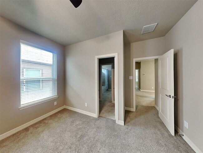 Building Photo - 3914 Morning Creek Ct