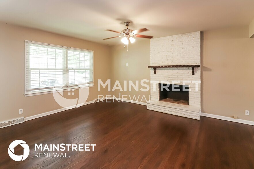 Building Photo - 7200 Willow Ave