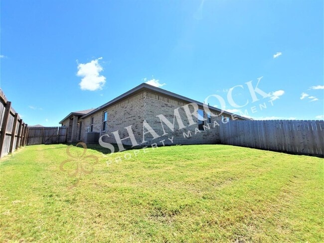 Building Photo - 1002 Sparrow Cove