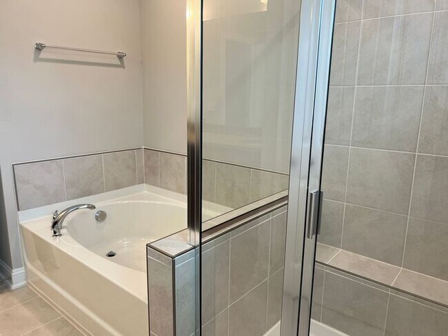Building Photo - Available Now - Beautiful 4 Bedroom Home i...