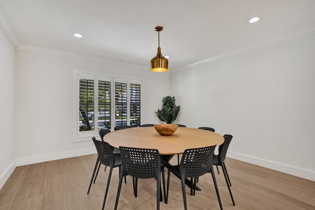 Building Photo - 885 Nafa Dr