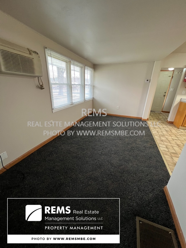 Building Photo - 151 W Adams St