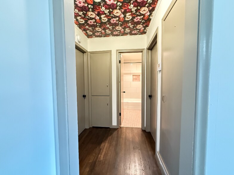 Building Photo - 1819 S Irvington Ave