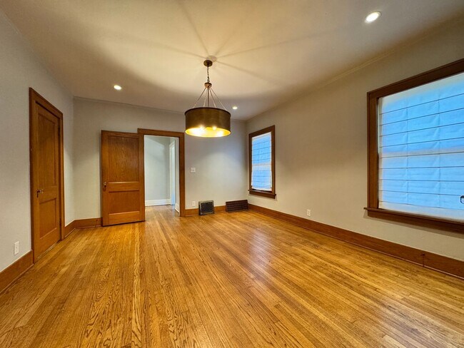 Building Photo - 2903 N Robinson Ave
