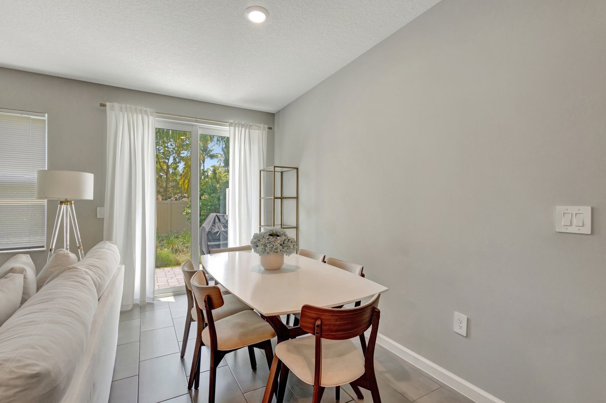 Building Photo - 396 SE Sea Hunt Way