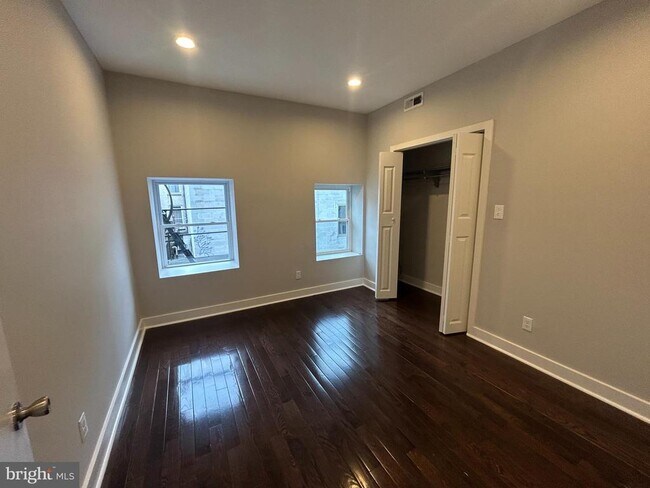 Building Photo - 723 Sansom St