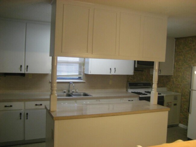 Building Photo - 169 Pine Song