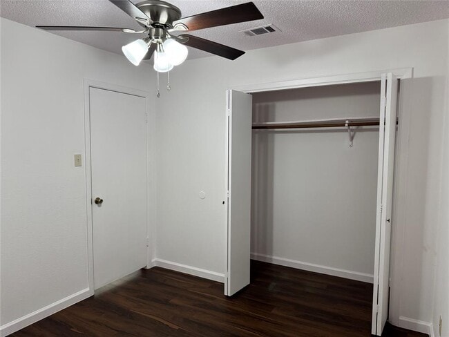 Building Photo - 12900 Hymeadow Dr
