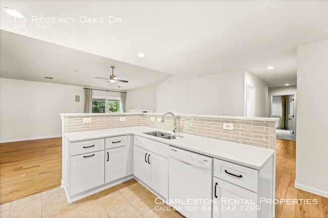 Building Photo - 13 Regency Oaks Dr
