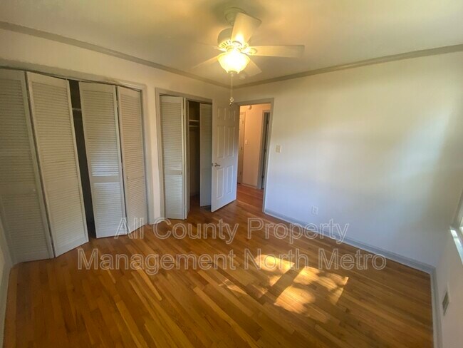Building Photo - 1249 Valley View Rd