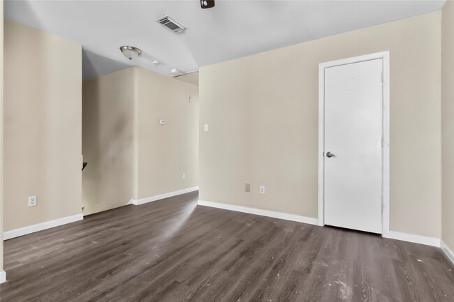 Building Photo - 6703 Ashland Forest Dr