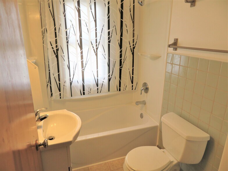 Building Photo - 2317 S Henry St