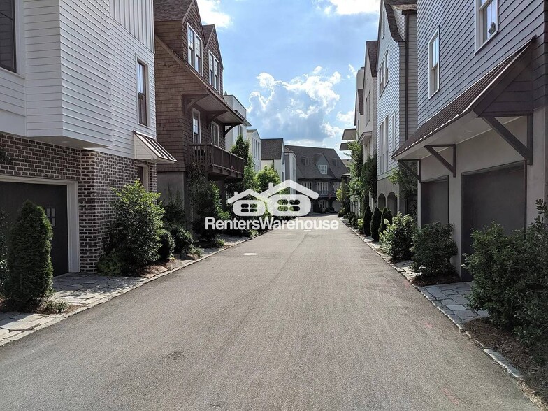 Building Photo - 2159 Niles Pl NE