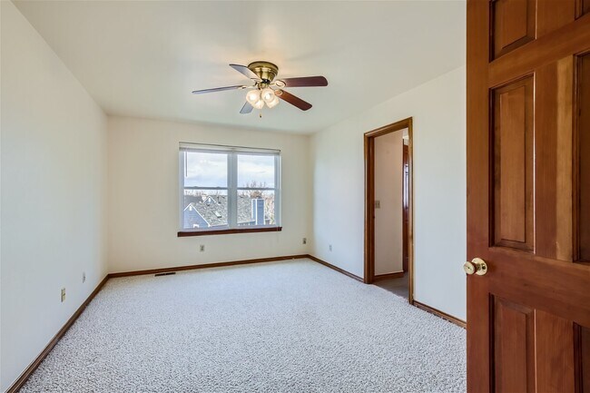 Building Photo - Beautiful Home in Summer Valley!