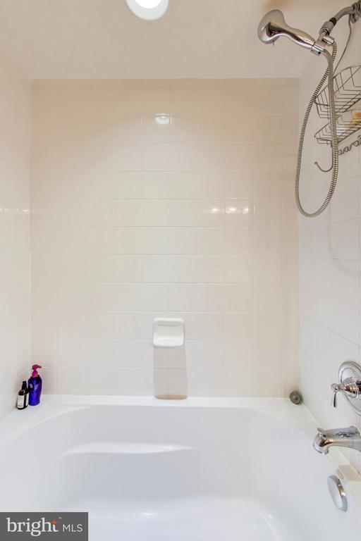 Building Photo - 4139 S Four Mile Run Dr