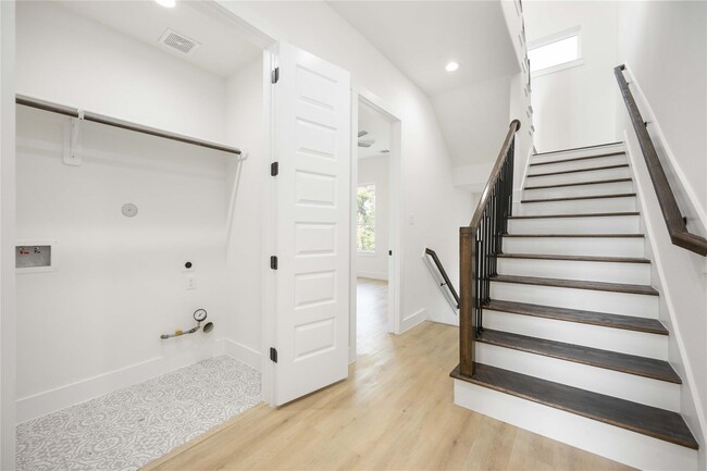 Building Photo - 2115 Dan St