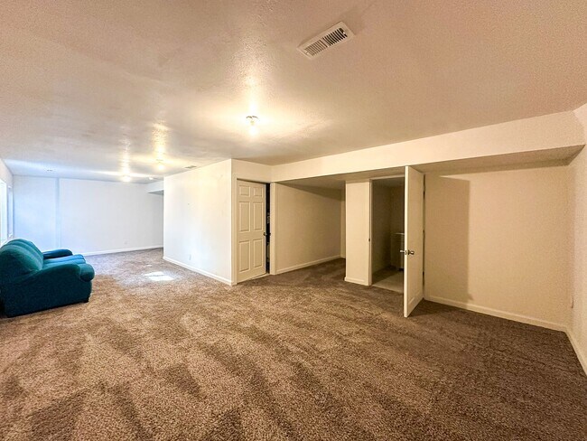 Building Photo - CORNER 3bd 2.5ba paired home in Trails Edge!