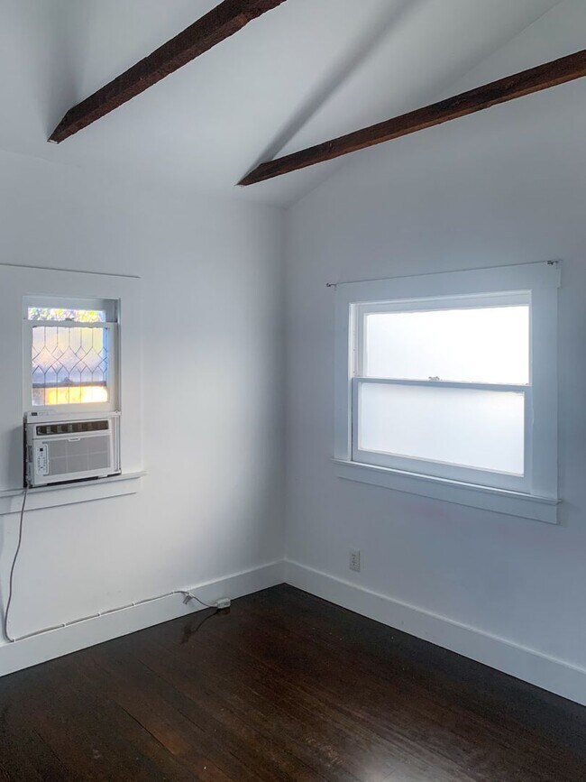 Building Photo - 5670 York Blvd