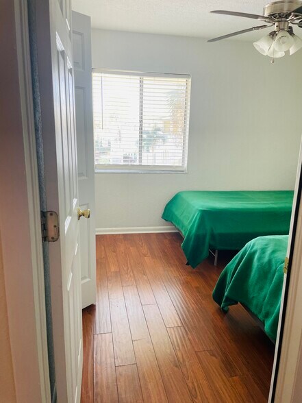 Building Photo - 4613 Bayshore Dr