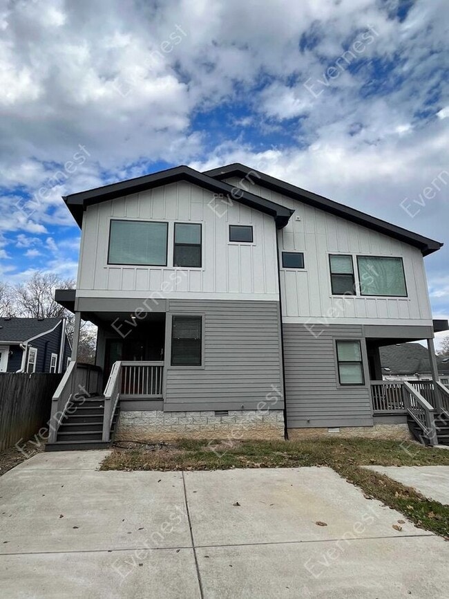 Building Photo - 4-Bedroom Home with Modern Comforts in a P...