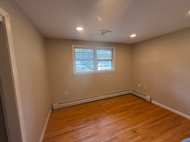 Building Photo - 40 Greenfield Dr