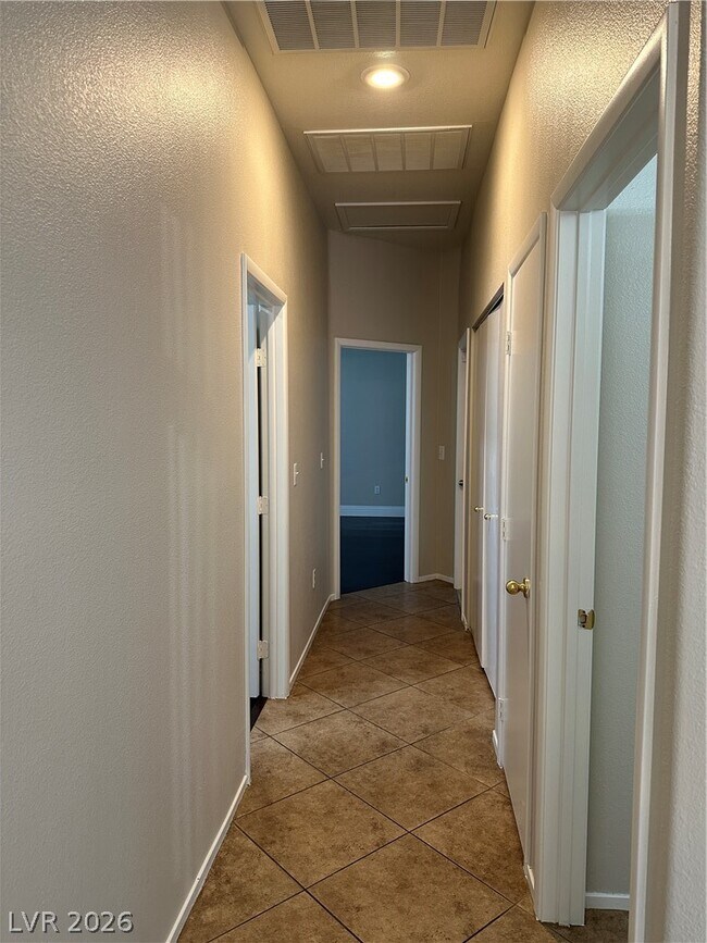 Building Photo - 5244 Ladyhawk Way