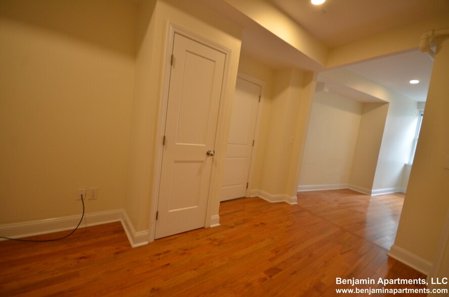 Building Photo - 123 Sutherland Rd