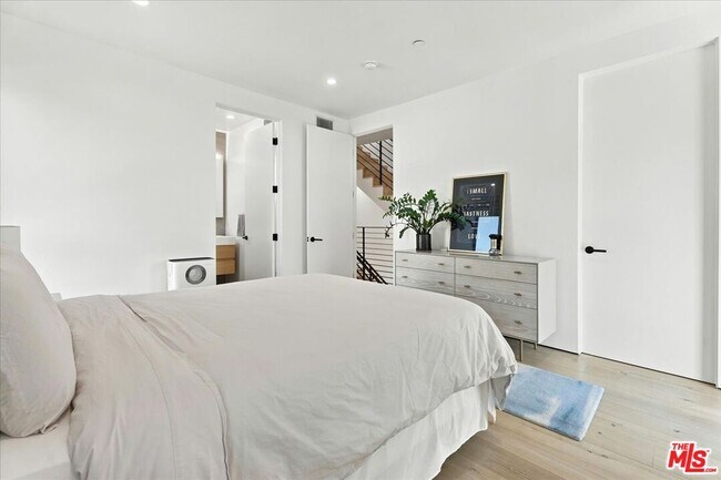 Building Photo - 6077 1/2 Horner St