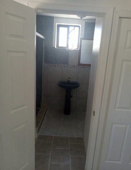 Building Photo - 624 De Vargas Dr